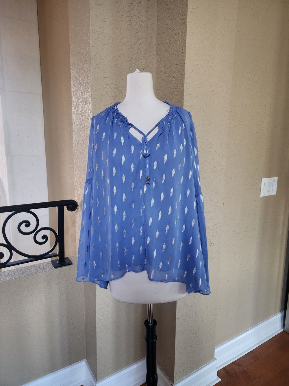 Jennifer Lopez Blue Metallic Accent Peasant Blouse